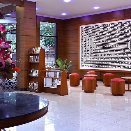 Multazam Hotel Solo エクステリア 写真