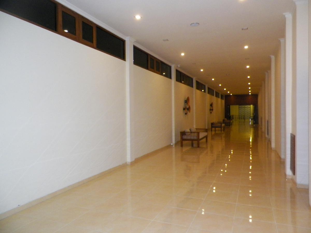 Multazam Hotel Solo エクステリア 写真