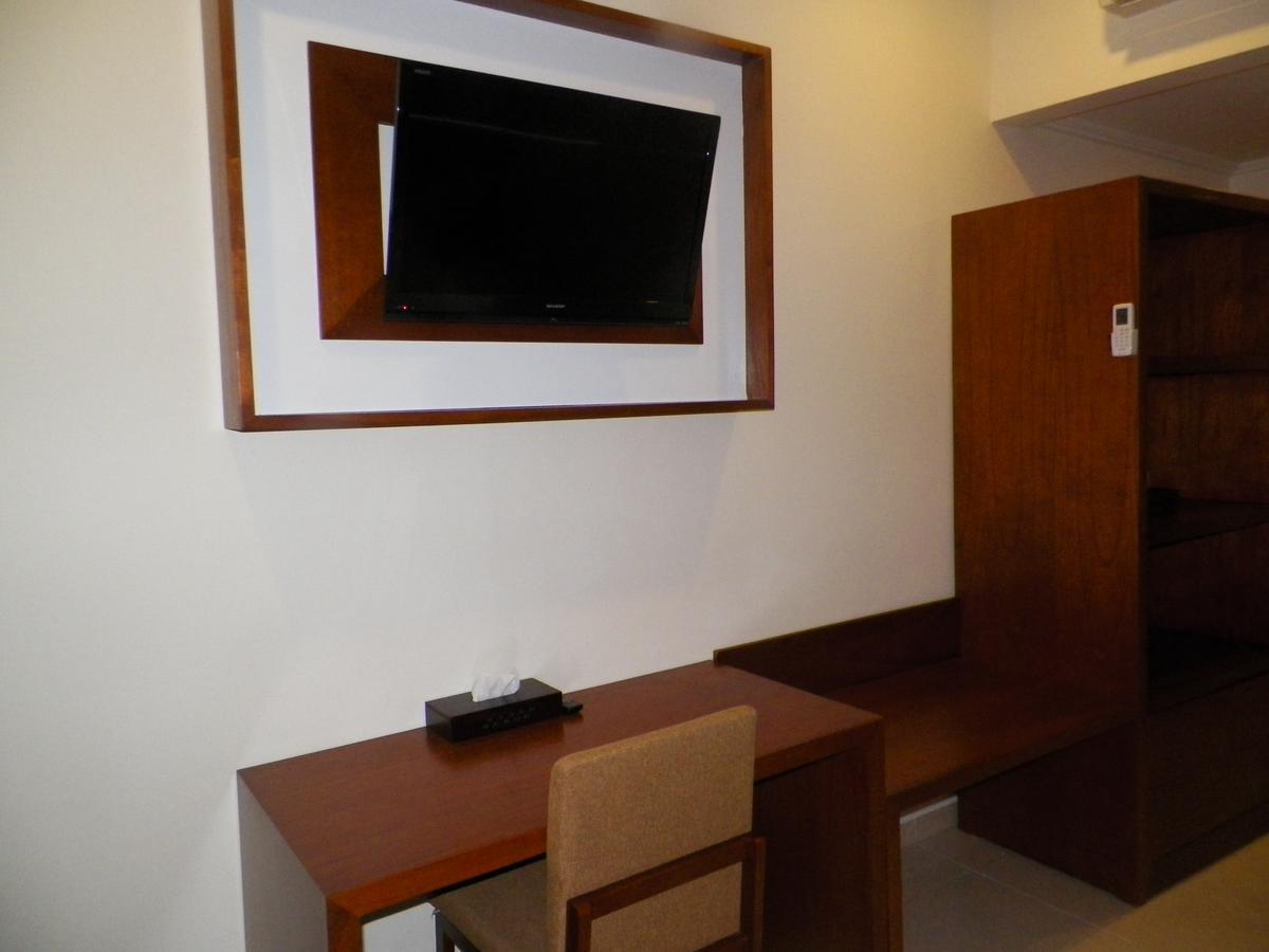 Multazam Hotel Solo エクステリア 写真