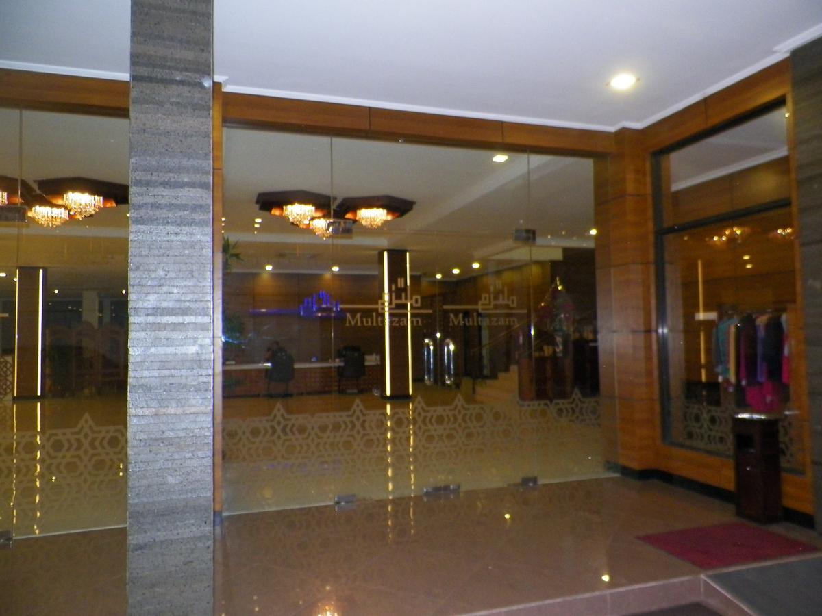 Multazam Hotel Solo エクステリア 写真