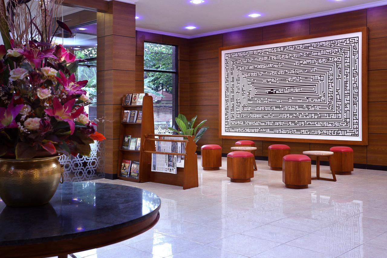 Multazam Hotel Solo エクステリア 写真