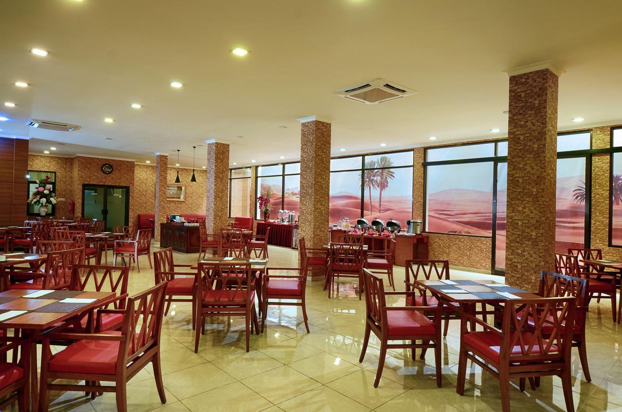 Multazam Hotel Solo エクステリア 写真